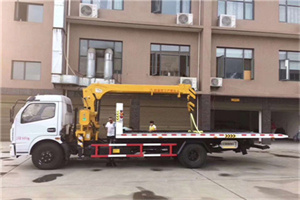 虹桥附近汽车轮胎更换